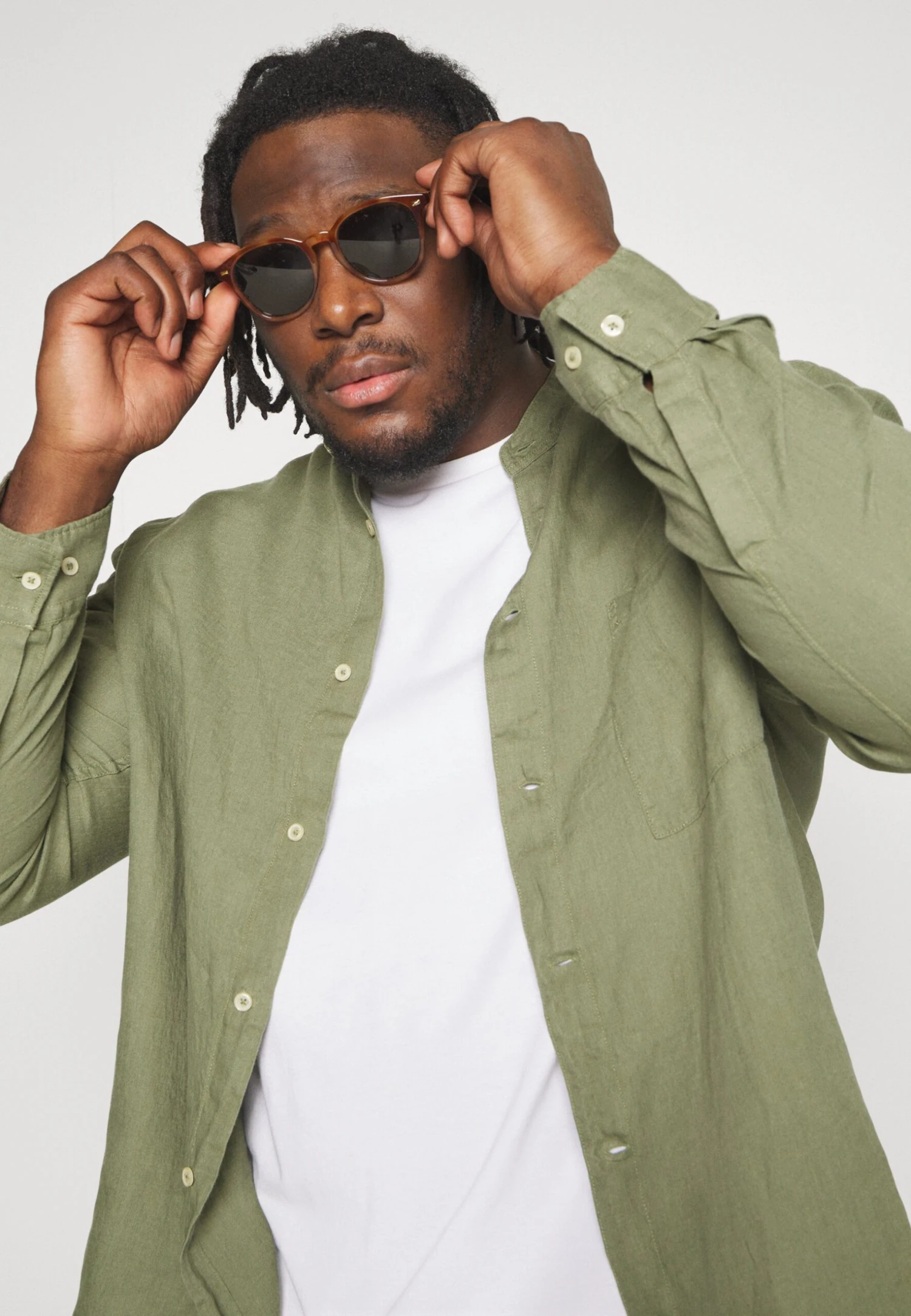 Marc O'Polo Stand Up Collar Long Sleeves One Rectangular Chest Pocket - Skjorte - Olive - Image 4