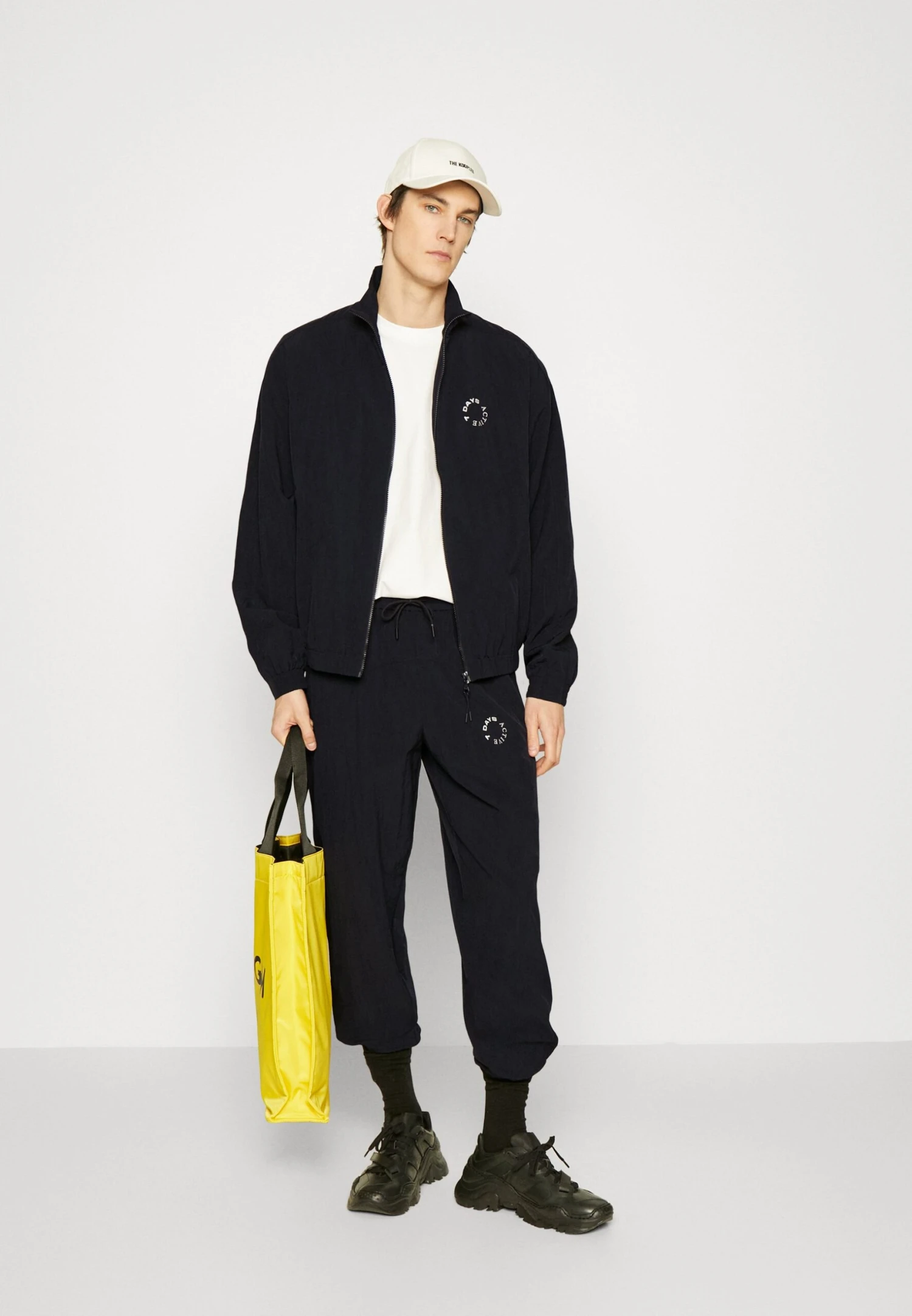 7 Days Active Track- Joggebukse - Black - Image 2