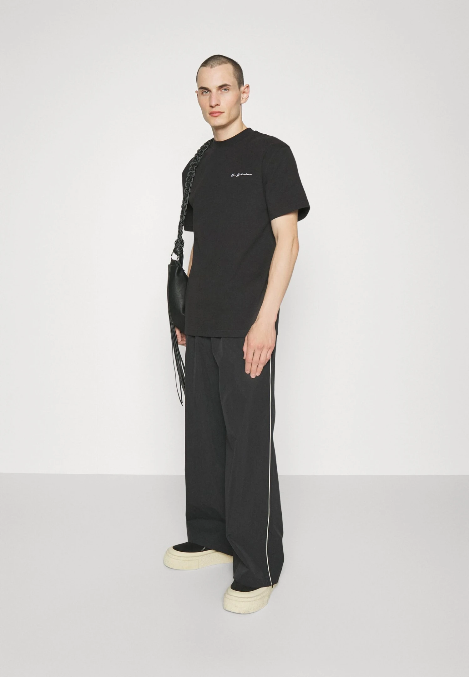 Han Kjøbenhavn Oversized Track Trousers - Joggebukse - Black - Image 2