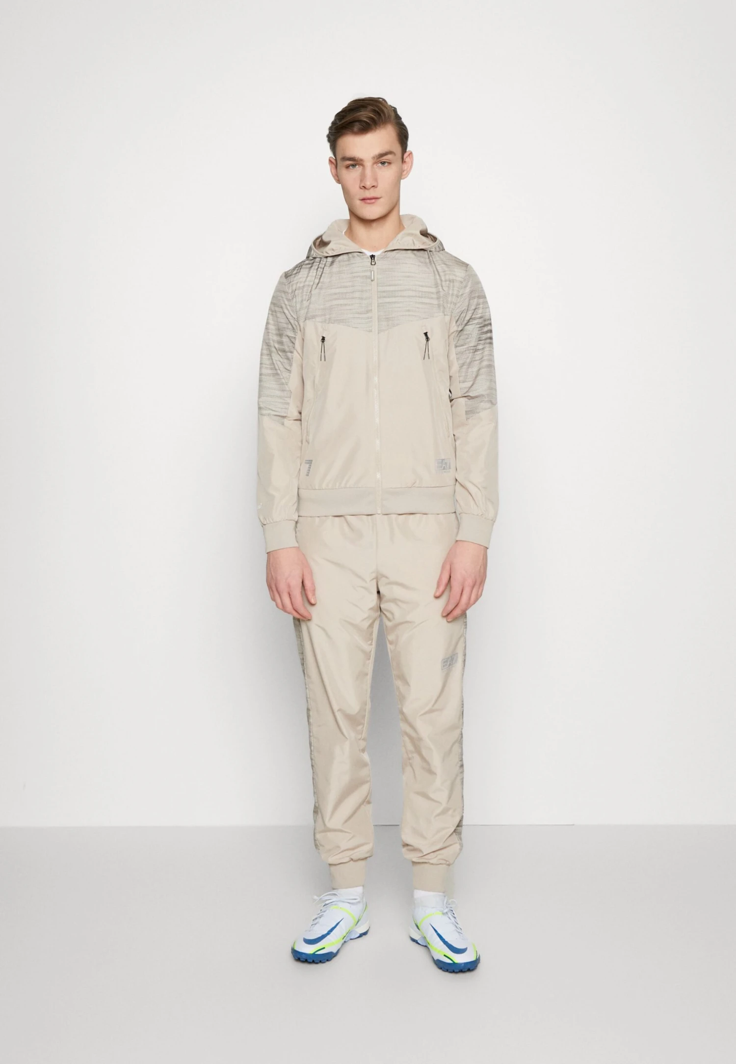 EA7 Emporio Armani Ventus Suit Graphic Set - Treningsdress - Oxford Tan