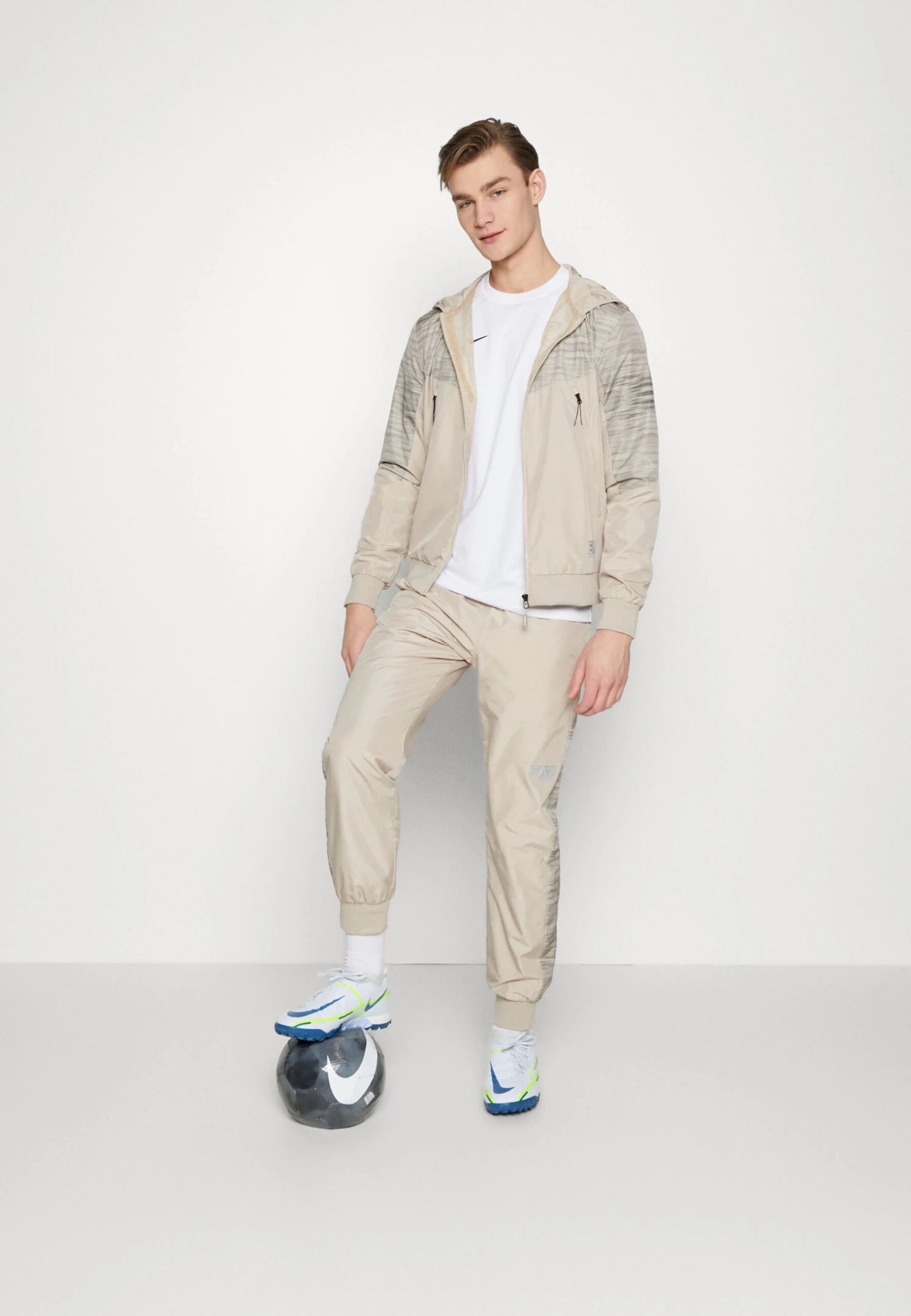 EA7 Emporio Armani Ventus Suit Graphic Set - Treningsdress - Oxford Tan - Image 2